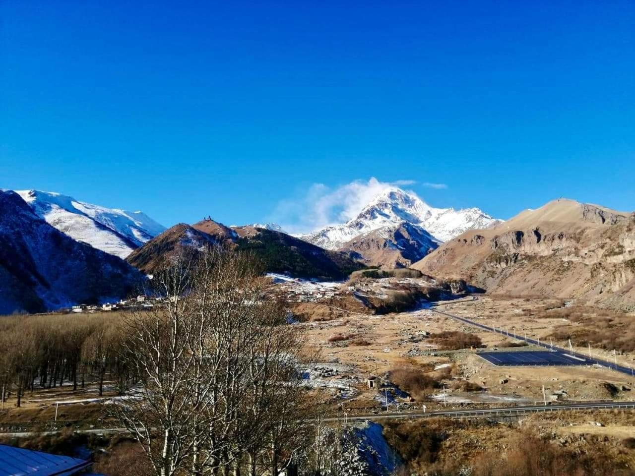Kazbegi Inn ภายนอก รูปภาพ