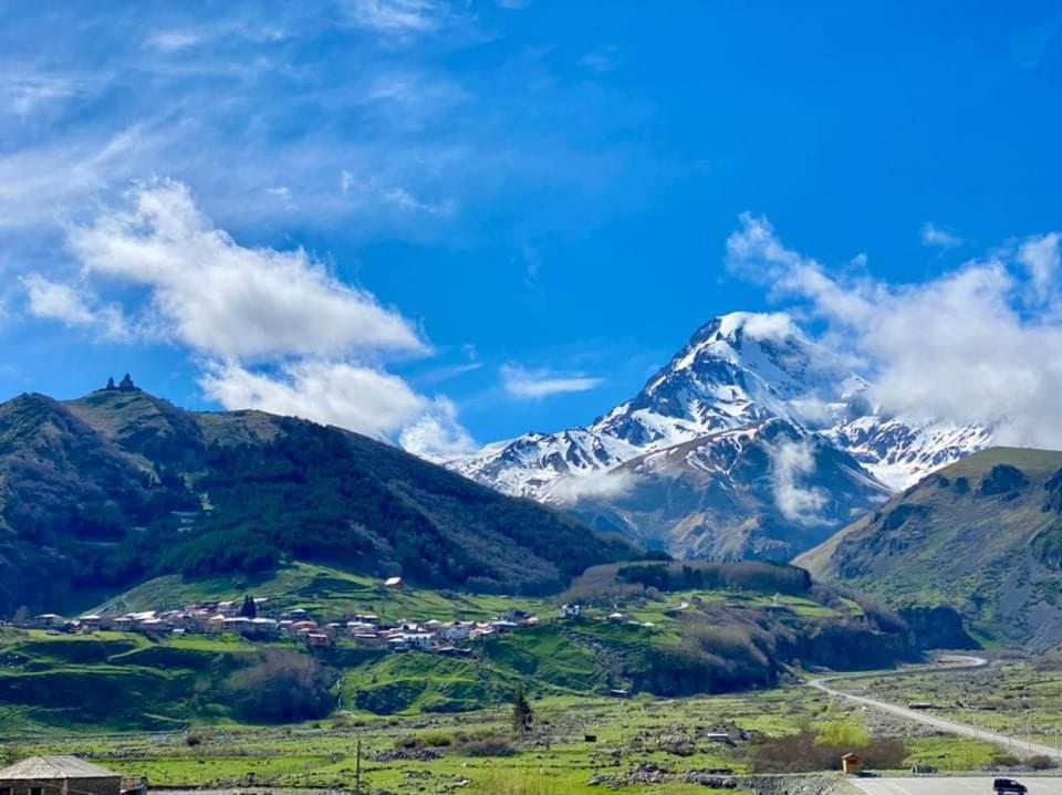 Kazbegi Inn ภายนอก รูปภาพ