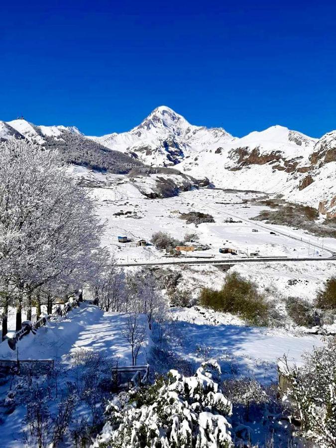 Kazbegi Inn ภายนอก รูปภาพ